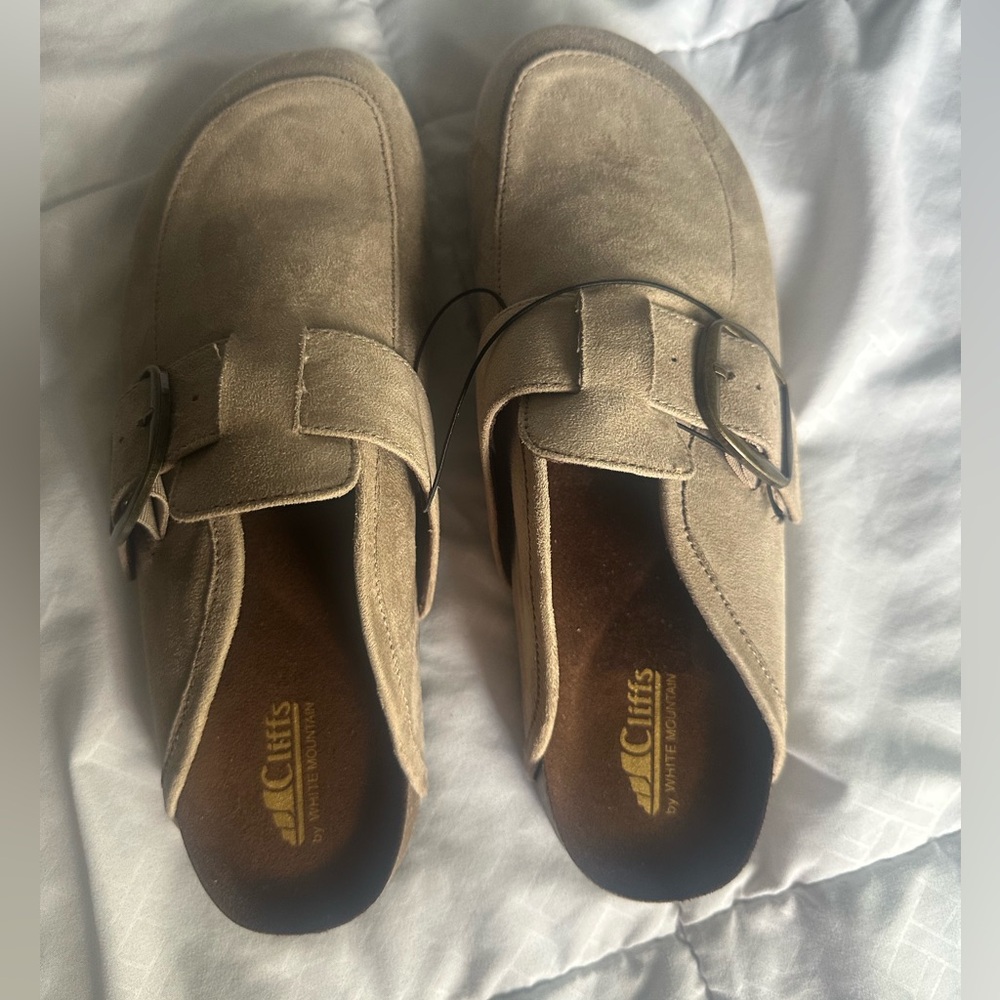 🌟Cliffs by WHITE MOUNTAIN Tan Suede Slip-On Loafers with Buckle Size 11W NWT
